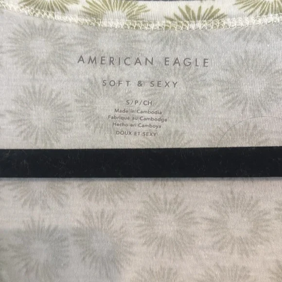 American Eagle Outfitters Green Floral Women's Top - Picture 2 of 4